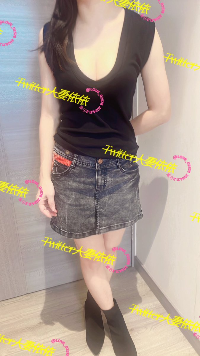 這樣打扮應該很好認吧，應該也可以吸引一些男人投往胸口的目光🤭

等一下要去逛街散心，希望能多看到帥哥，如果在逢甲夜市或一中發現我千萬別認親，因為是跟朋友去的，如有完成 #老規則 我給你欣賞衣服內的內衣褲，如有偷拍到我再私訊給我領獎勵🤫

@love02578 淫蕩小帳 https://t.co/IPKaPyZxUM