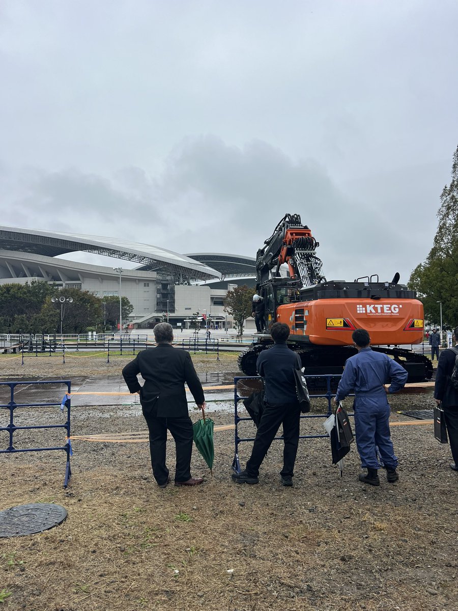 日立建機さんのイベントに行って来ました！雨の中お疲れ様です☔️
idig欲しー ！🙋‍♂️2Dの