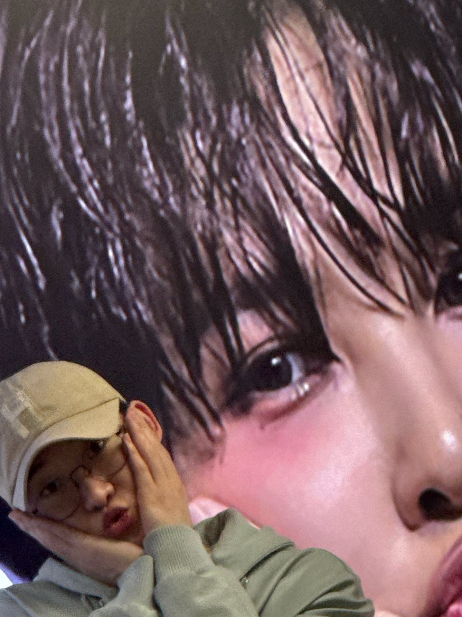 🐰📸💬 [241102 17:56 KST]

>*photos*
> I also came and went~