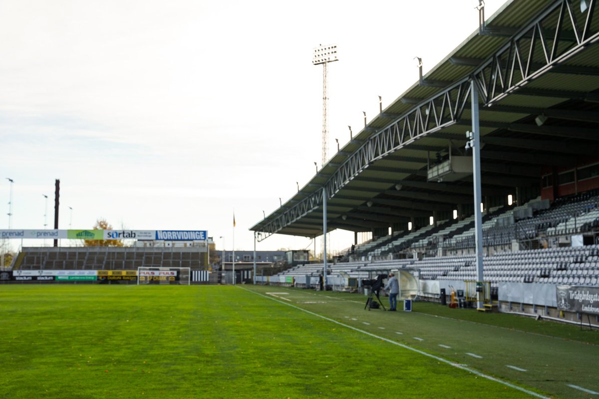 landskronabois's tweet photo. 🍂☀️ Landskrona bjuder på optimalt fotbollsväder denna lördag. 

Välkomna till IP!! https://t.co/F6sKPx6zqN