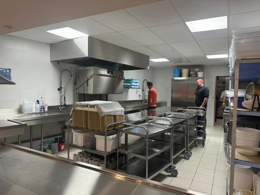 VulbensOff's tweet photo. Merci aux équipes techniques et administratives de la Mairie de #Vulbens. 

Ce nouveau restaurant permet : 
- d’accueillir davantage d’élèves 
- d’améliorer les conditions de service
- de proposer des repas de qualité qui soutiennent la santé et le bien-être de nos enfants. https://t.co/XpNA52yLXN