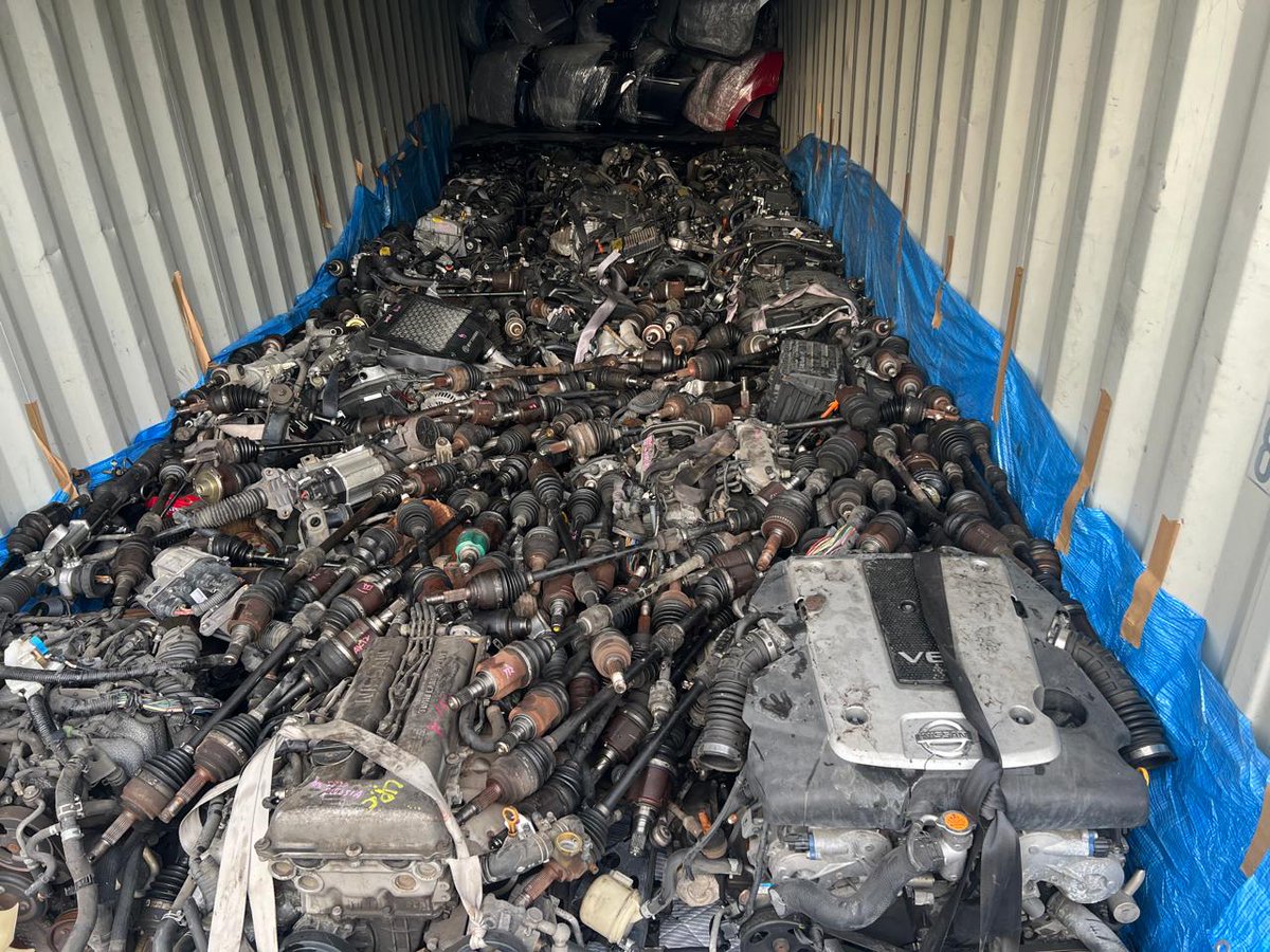 UPCltdJapan's tweet photo. Cold rain today.
If it had been a day off, the loading process would not have been so easy!#usedcarparts #export #toyota #nissan #suzuki #honda #JDM engines parts export service https://t.co/lq3nvlQBXc