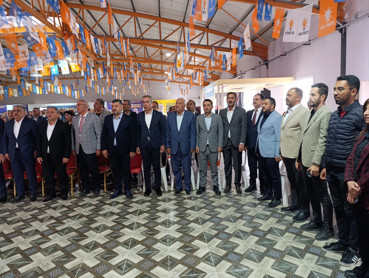 m_boyacioglu's tweet photo. 📍Kumlu

Birlik ve beraberlik ruhuyla, geleceğe umutla yürüdüğümüz #Kumlu ilçe teşkilatımızın 8. Olağan kongresini, İl Koordinatörümüz, İl Başkanımız, Milletvekillerimiz, Büyükşehir ve İlçe Belediye Başkanlarımız, teşkilatımızın ve hemşehrilerimizin katılımlarıyla gerçekleştirdik. 

Kumlu ilçemizin 8. Olağan kongresinde görevine yeniden devam eden Şahin Sağıroğlu başkanımızı ve yönetimi kurulu üyelerini tebrik ediyor, çalışmalarında başarılar diliyorum. 

Hep birlikte daha güçlü bir Türkiye🇹🇷 ve Hatay’ımız için var gücümüzle daha çok çalışacağız.