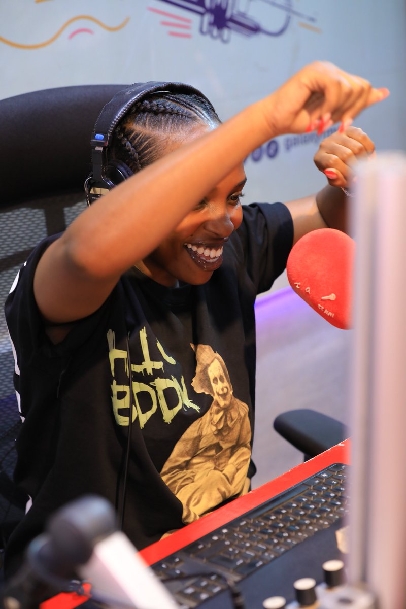 WinnieMbabazi_'s tweet image. 🚨Rollcall Time⏰
Which song gets you this excited on #GalaxyRequest? 😅