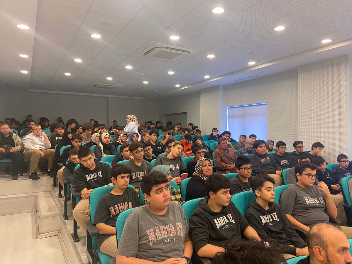 ekipedu's tweet photo. EKİP Finlandiya Öğrenci Kampı
Tuzla Mahir İz Anadolu İmam Hatip Lisesinin ev sahipliğinde "Yurtdisi eğitim,  Finlandiya Eğitimi ve Girişimcilik" üzerine keyifli bir sunum gerçekleştirdik.

🍀Okul yönetimine, katılan öğrenci ve velilerine teşekkürler ederiz.
.
.

#eğitimekipişidir https://t.co/gefDgcj0xH