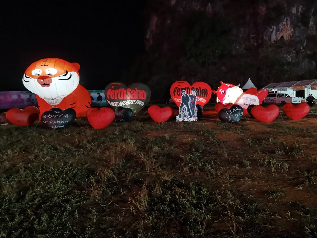 เพิร์ธเซ้นต์เต็มไปหมด🖤❤
แม่จีนไทก้อนไม่แผ่วเลยจริงๆ สุดยอด👍🐯🐲

Really Truly Literally means PS
#PerthSaintSation