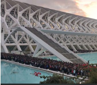 JulianMaciasT's tweet photo. El pueblo está! Emocionante.
100.000 personas voluntarias asisten a la cita en la Ciudad de las Artes y las Ciencias para coordinar labores de ayuda a los damnificados. https://t.co/fzUJnkdW4x