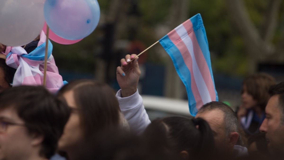 CarlaAntonelli's tweet photo. Y avanzamos: Entra en vigor la #LeyTransAlemana, que simplificará el cambio de género y elimina los trámites judiciales, ya no será necesaria una decisión judicial ni presentar informes de dos expertos, se realizará desde la autodeterminación con una declaración personal y reconoce a las personas no binarias, trans, transexuales e intersexuales "Toda persona tiene el derecho a que el estado respete su identidad de género" ha dicho el Ministro de Justicia. https://t.co/7QrLMkMTuk a través de @_infolibre
