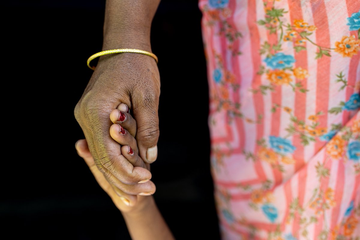 🖤 Seguimos expresando nuestra solidaridad con todas las personas afectadas por la #DANA. Nos conmueve la fortaleza y el humanismo que están uniendo a tantas manos en esta emergencia.  

🙌 Gracias a todas las personas que estáis mostrando la esencia más pura de la solidaridad