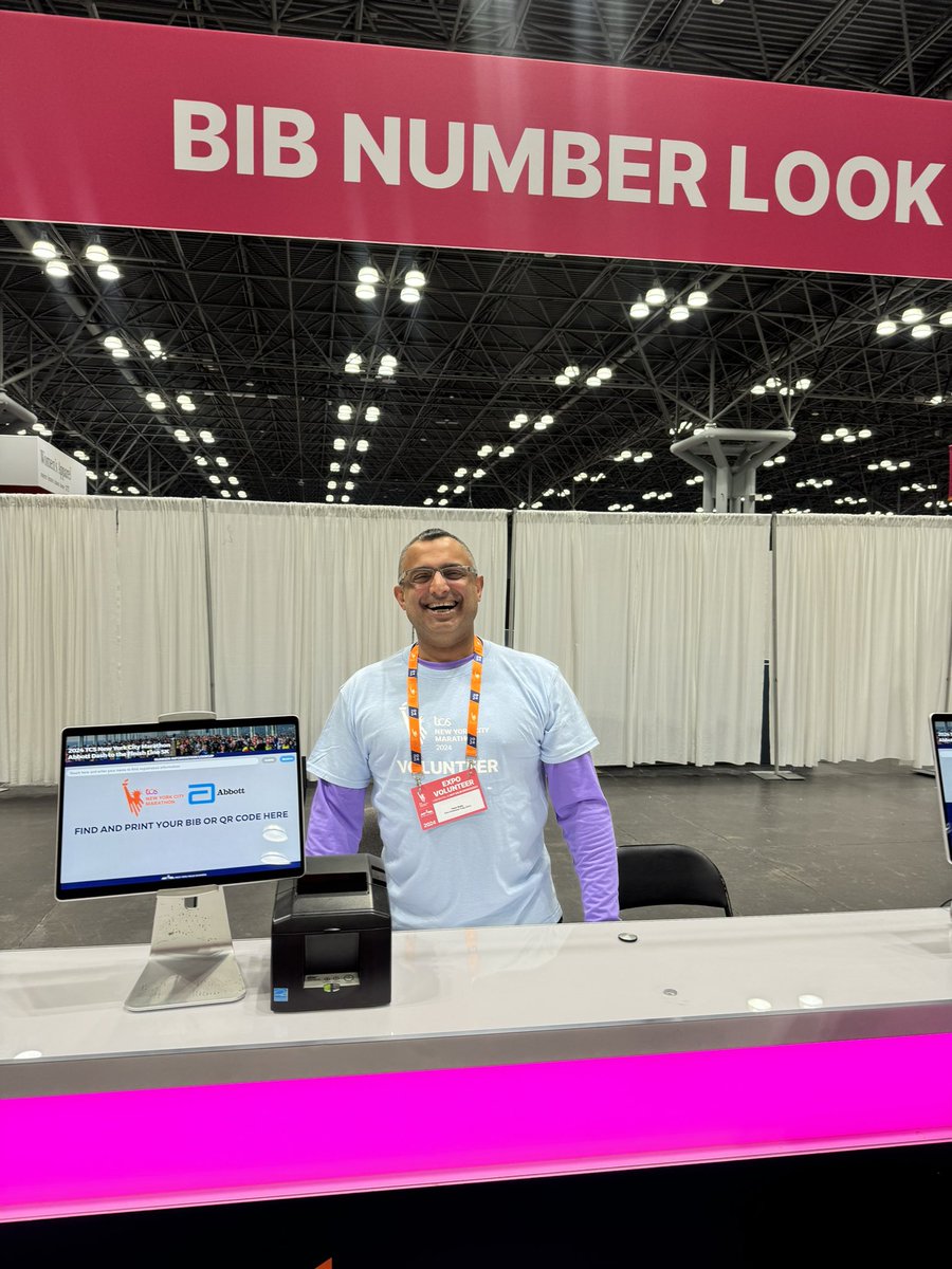 principalemel's tweet photo. We had the best volunteers at the NYC Marathon Expo!! 😇💕
Proud of our CSA Runs as 1 team! 🧡
#leadersinmotion
#greatschoolsbeginwithgreatleaders
#runforlife
#tcsnycmarathon
@FollowCSA @owe_csa @CSARunsAs1 https://t.co/eahw5u071g