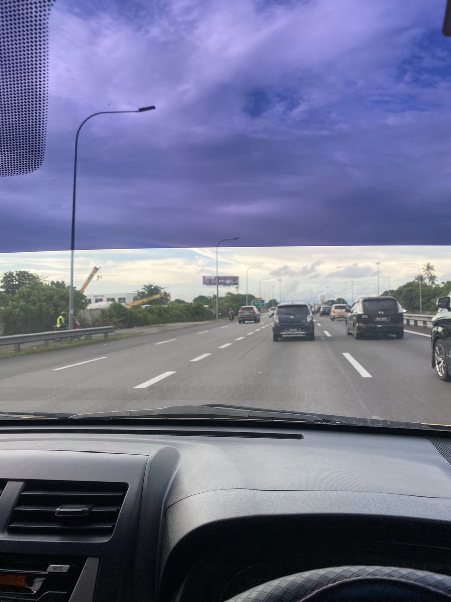 1mdcrp1's tweet photo. hari malang kita adalah hari bahagia orang lain, drive safe everyone! https://t.co/yUguTXFzqk