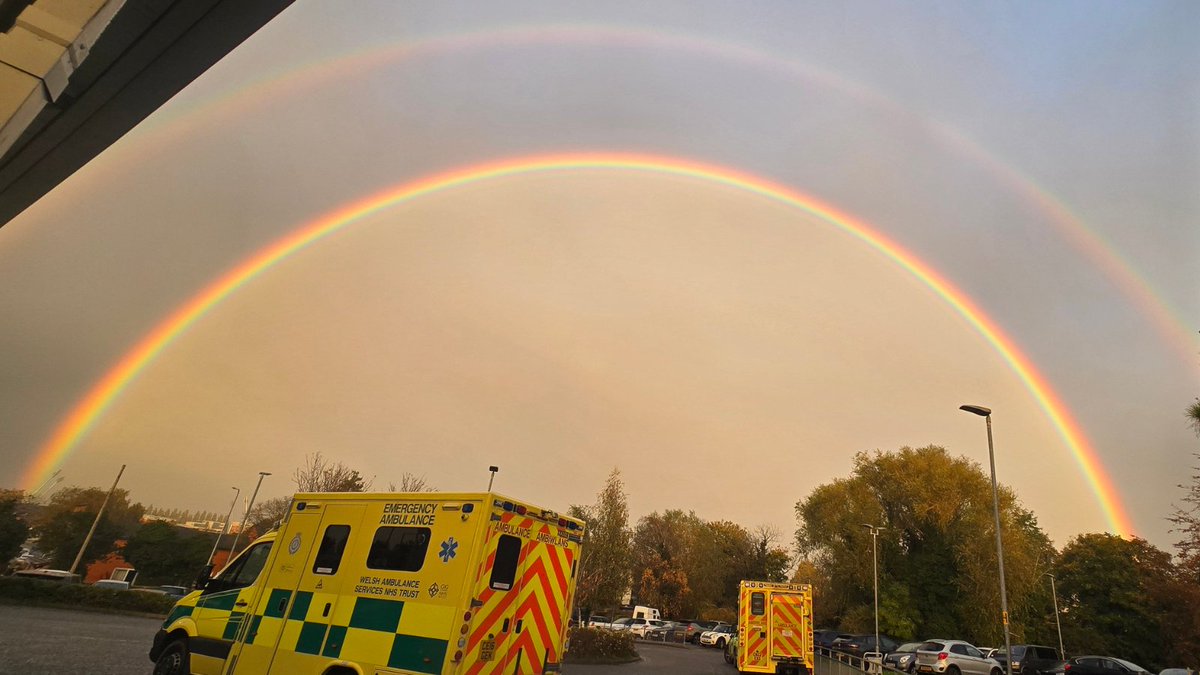 Shout out to all the #TeamWAST staff, volunteers and other emergency services colleagues working over the weekend. 💚

If you are ill or injured and unsure what to do, visit the <a href="/NHS111Wales/">NHS 111 Wales</a> website. 

🌈Thanks to Paramedic Steve for capturing this brilliant picture!