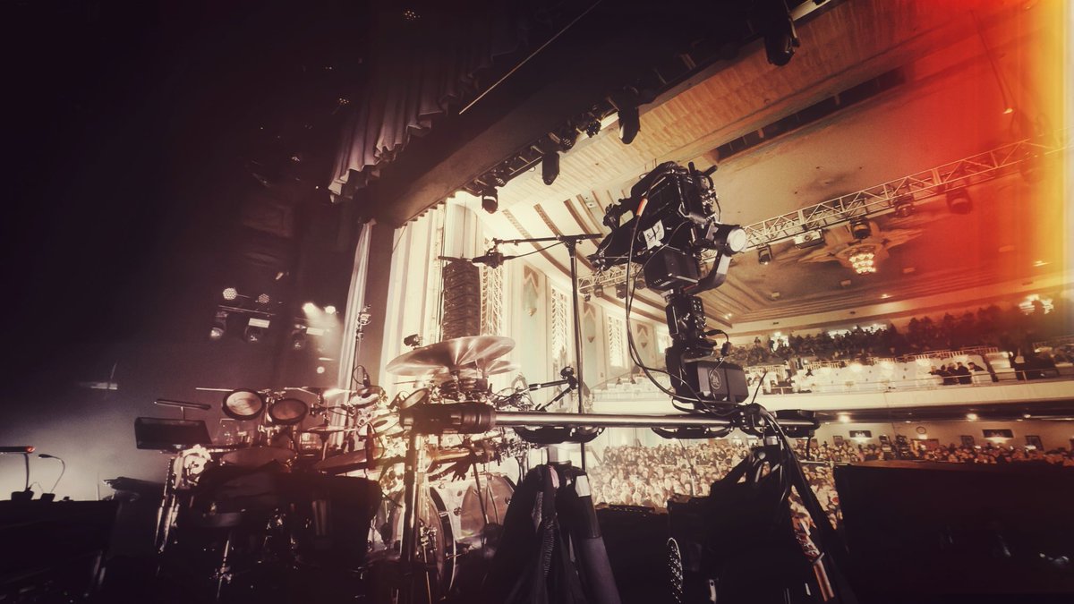 What a cool way to end the week 🎥📡

#TheCure #blackmagicdesign #Pyxis6K

youtube.com/live/_aWDlaxvE…