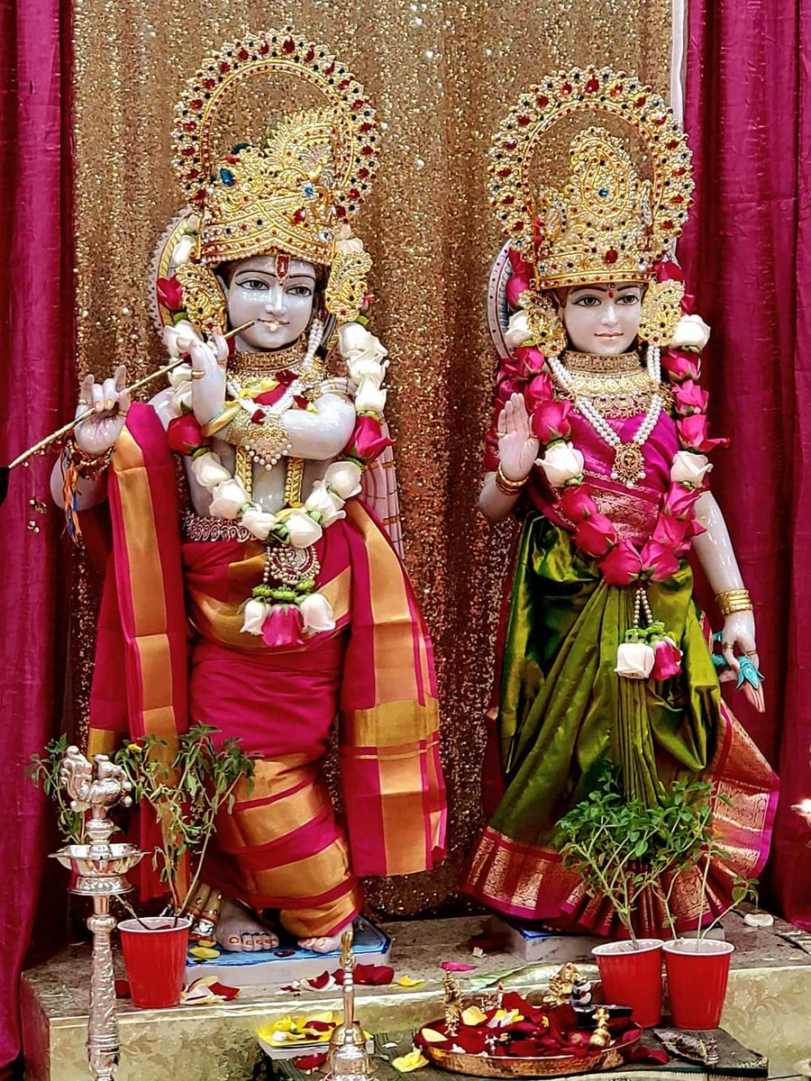 मेरे जीवन का सार तुम हो राधे 
  मेरे जीवन का आधार तुम ही हो राधे 
    जीने का आधार हो तुम राधे 
जय श्री कृष्णा राधे राधे 🌹🌹🌹🌹