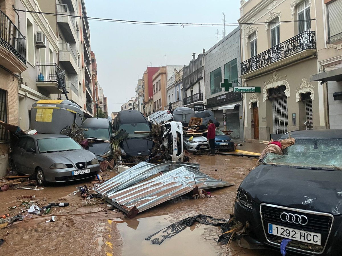 gisb_sus's tweet image. #Aldaia (#Valencia)
Una buena amiga me pide que difunda esras fotos (y más) porque no les llega ayuda, sin los propips vecinos quienes cargan con todo
Por fa, rt para que lo lea quien corresponda
Twiiter, haz tu magia
#Dana