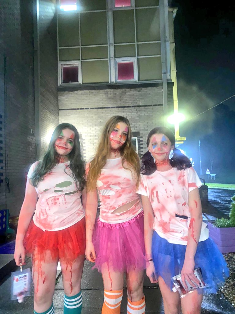 QVSchool's tweet photo. Happy Halloween from #TeamWavell
A spooky Friday night with lots of fun and frights
🎃🦇👻🎃🦇👻🎃🦇👻 https://t.co/7JFCyfiKek