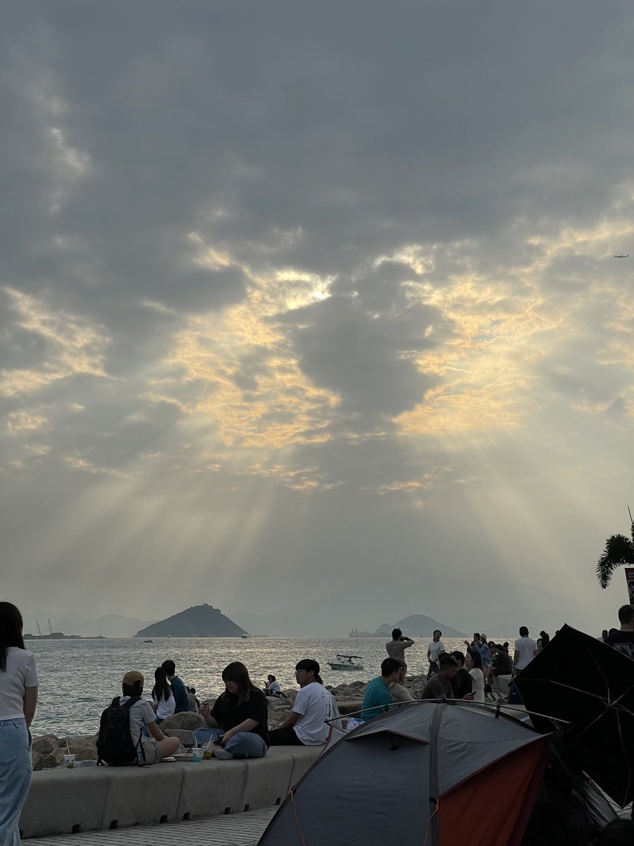 你有你自由洗撚理人感受咩
把口生係人地到既
人地想講咩阻止唔到
如果長期咁介意人講咩
只會令自己帶黎痛苦
所以根本唔需要理人講咩