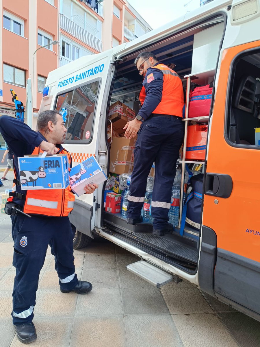 protemostoles's tweet photo. Jornada de colaboración con Valencia,donde no hemos parado de recibir a vecinos ayudando.Empresas que nos han dado algo fundamental,  la logística (cajas, precinto, palets) tb daos las gracias #Móstoles es GRANDE @AytoMostoles y a todo el personal que ayuda a colocar lo donado. https://t.co/JClHCmjGtz
