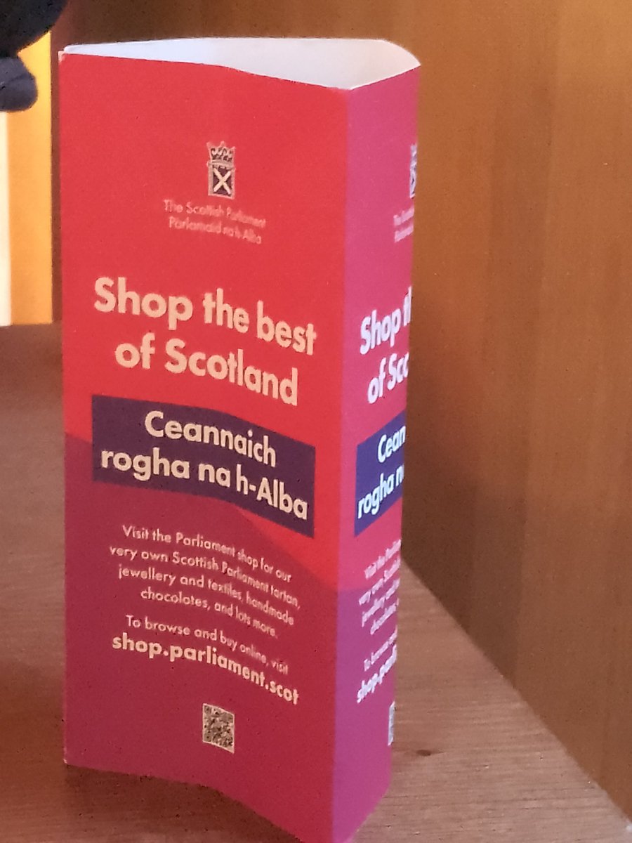 ChristinaC55885's tweet image. #INTERPOLGA Tartan here too, lots of nice tartan scarves 😌. #tartan #scotland