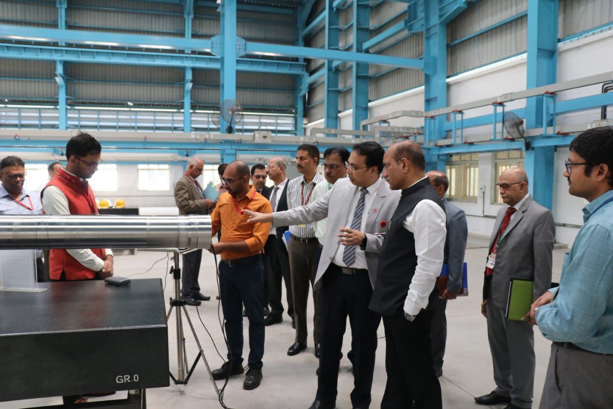 Today Sri Rajnath Singh ,Hon’ble Defence Minister visited Field Gun Factory Kanpur,  a Unit of AWEIL. Dr. Samir V Kamat, DD R&amp;D  and Chairman DRDO and Sri Sanjeev Kumar, Secretary, DP were also present during the visit. <a href="/DefProdnIndia/">Defence Production India</a>  <a href="/SpokespersonMoD/">Ministry of Defence, Government of India</a>