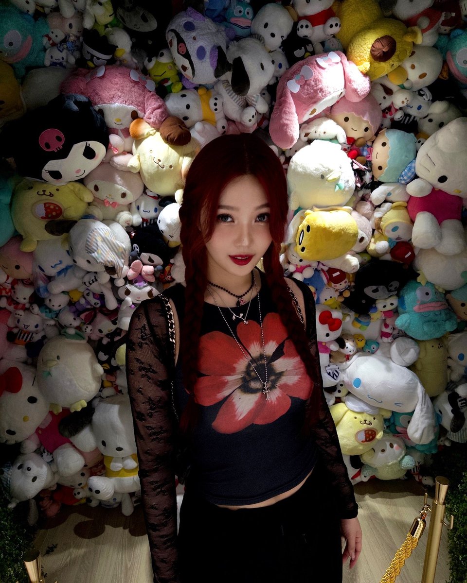Joyiery's tweet photo. Currently organizing my red haired photo colloection 💥🐞 https://t.co/2WWvQ8lJrZ