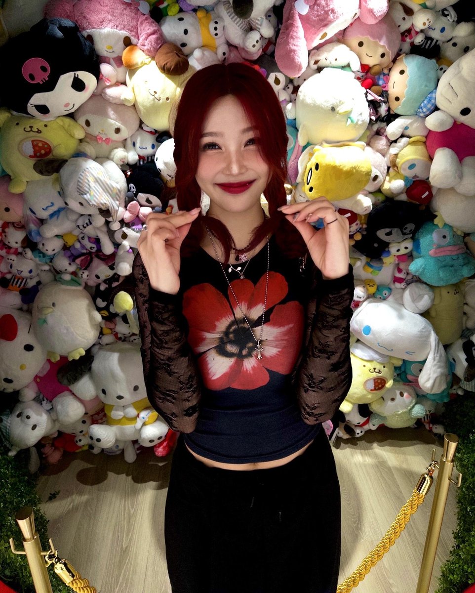 Joyiery's tweet photo. Currently organizing my red haired photo colloection 💥🐞 https://t.co/2WWvQ8lJrZ