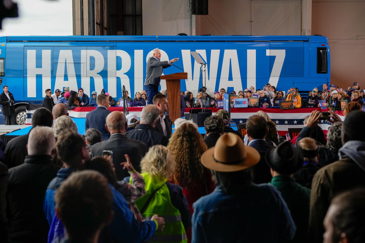 Tim Walz tweet media