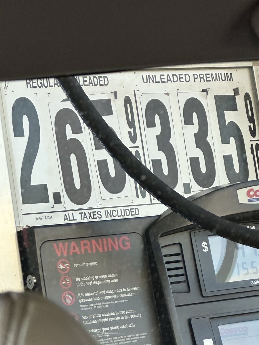 leehoffman's tweet photo. Gas down to $2.65 a gallon in NJ and we didn’t have to deny climate change or abandon the Green New Deal. Thanks ⁦@KamalaHarris⁩ and ⁦@JoeBiden⁩ #notgoingback https://t.co/mfjM4x12Sc