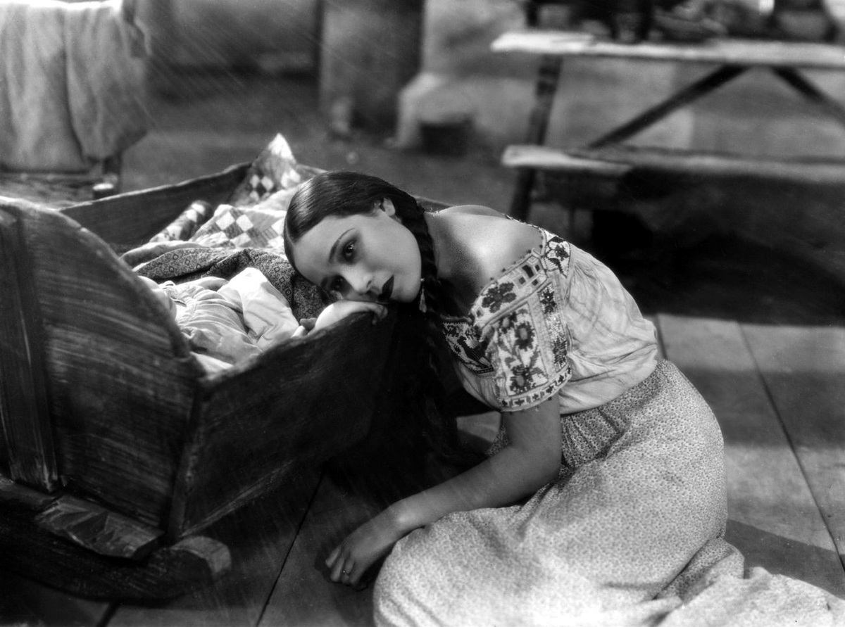 NilesEssanay's tweet photo. Saturday, Nov 2nd - 7:30 pm - RAMONA (1928)

Dolores Del Rio stars as the ward of a tyrannical sheep rancher who elopes with Native American chieftain Alessandro (Warner Baxter). Dir. by Chickasaw filmmaker Edwin Carewe, a lost film until rediscovered in Prague in 2010. https://t.co/XIsatFbbxq
