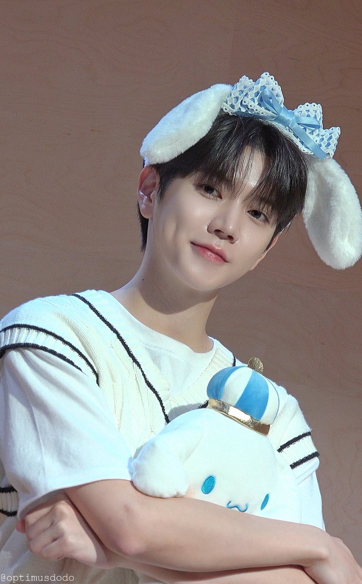 내새꾸 우리민기 생일 너무너무 축하해🩷 날씨 이제 추워지니까 옷 따듯하게 입고댕기고 몸 건강히 지내고 다시 만나는날만 손꼽아 기다릴게💜 너무너무 사랑해 우리요정💙
#민기적의대표_렌_생일축하해요
#RockStarRenDay