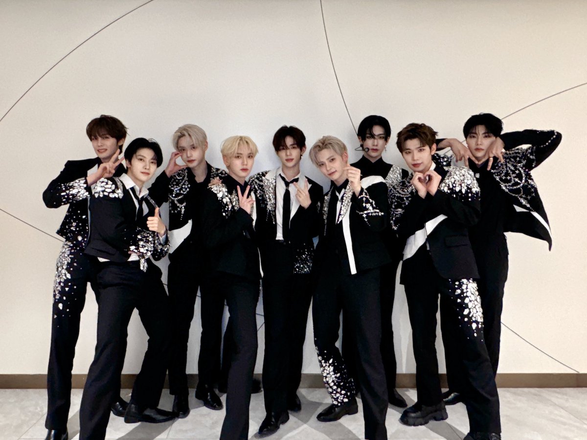 ZB1_official's tweet photo. _𝗭𝗘𝗥𝗢𝗙𝗢𝗖𝗨𝗦

2024 ZEROBASEONE THE FIRST TOUR [𝐓𝐈𝐌𝐄𝐋𝐄𝐒𝐒 𝐖𝐎𝐑𝐋𝐃] IN MACAU - DAY1

THANKS MACAU ZEROSE🫶🏻

#ZEROBASEONE #ZB1 
#제로베이스원 https://t.co/pBCvZdXAJo