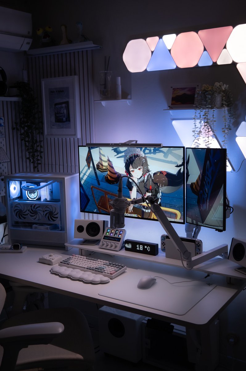 MeteoR_oo0's tweet photo. 最近はエレンジョーがマイブームだったりします🦈 #desksetup https://t.co/ml9lIvJ5bk