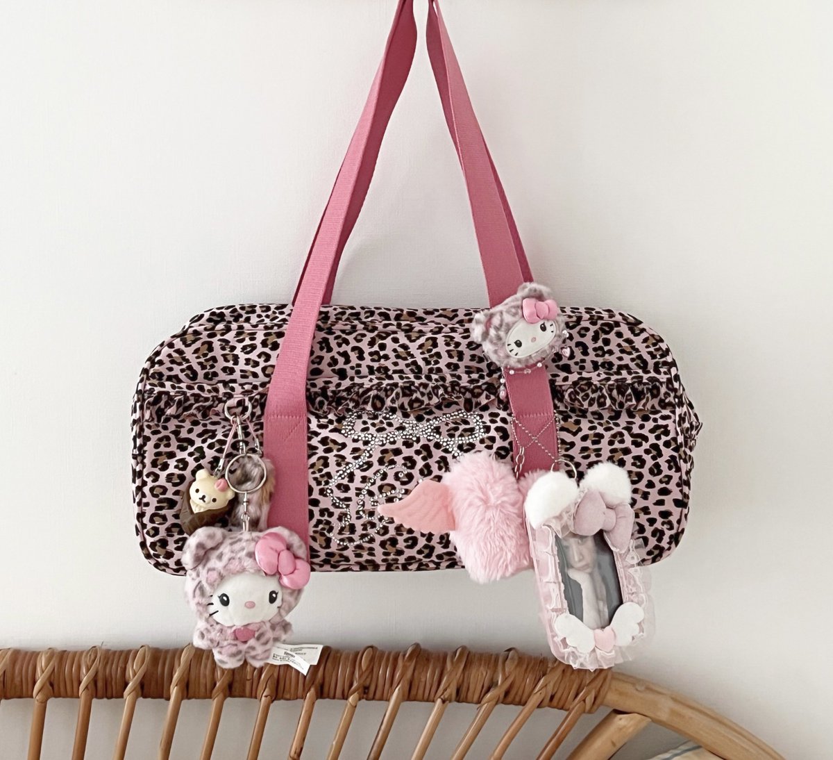 migolove_'s tweet photo. Girls bag 오픈! ｡>ω<｡ 
#rt 추첨 한 분께 걸즈백을 선물 해드려요

구매자 선착순 일곱분에게 하트엔젤 키링 선물!

11/3일(일) 7PM 〰️ 11/6(수) 11:59PM
🤍 https://t.co/wwCvkIzvNi https://t.co/IjinvECpv1