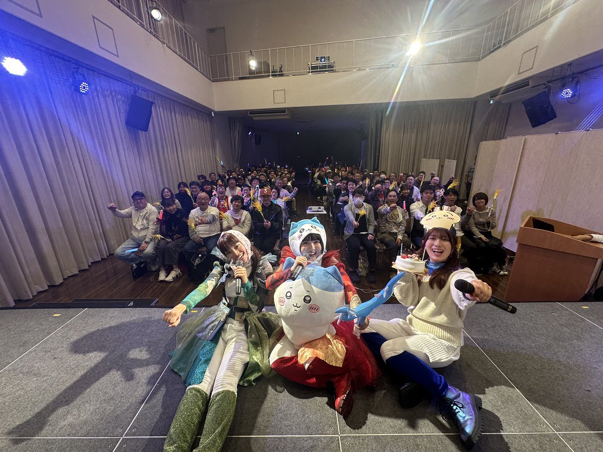 ringomusic_rb's tweet photo. FC限定10年目突入イベント
ファミリーのみなさんのおかげです

ご参加いただいたみなさんありがとうございました🌾
10年目もよろしくお願いします！

本日の具🍙
1.ドスコイ金星
2. 津軽海峡・冬景色
3.あ〜よかった
4.明日への扉
5.ECHO 
6.ハローグッバイ
7.記憶
8.景
9.青天の霹靂
10.まっしぐら https://t.co/CjCrIcJVvf