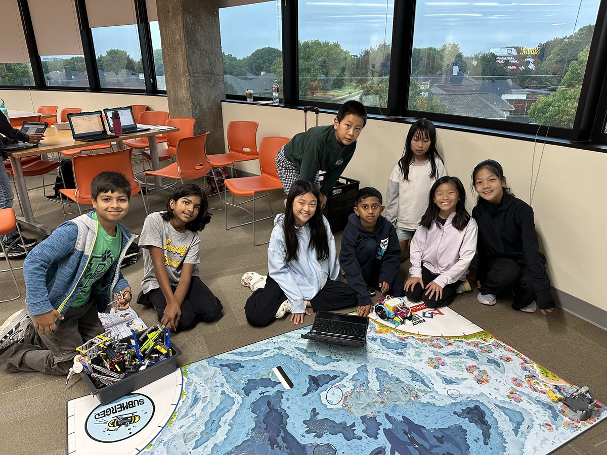 weluv2learn's tweet photo. Beverly Robotics team learning all about coding at Academy HS! 
#beverlylearns https://t.co/WgzQApJYum