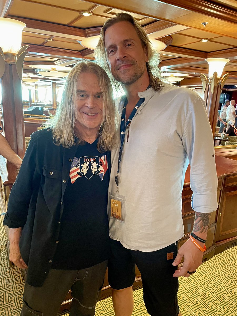 hollenbeck72's tweet photo. I had the pleasure of meeting and talking with a player I have admired for a very long time. We were both playing on the same cruise this week. Thank you for your time, graciousness and generosity this past week. And of course for the music. @FretlessMonster https://t.co/wQxU0Ktym3