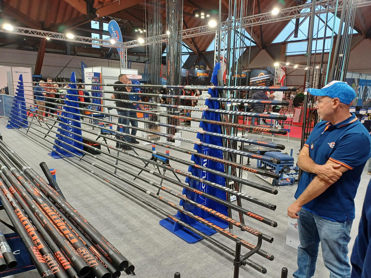 PY_Gandon's tweet photo. Ce n'est pas la salon du saut à la perche 🏃‍➡️ mais bien celui de la pêche !🎣
...alors avec des cannes de 13m.. un seul mot d'ordre : sous les lignes #tensionAttention ⚡️🎣 https://t.co/futwhKkR7n