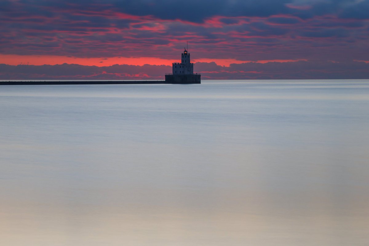 A little long-exposure photography this morning. Here's the Milwaukee Breakwater Lighthouse at sunrise with a 15-second exposure.
#sunrise #GoodMorning