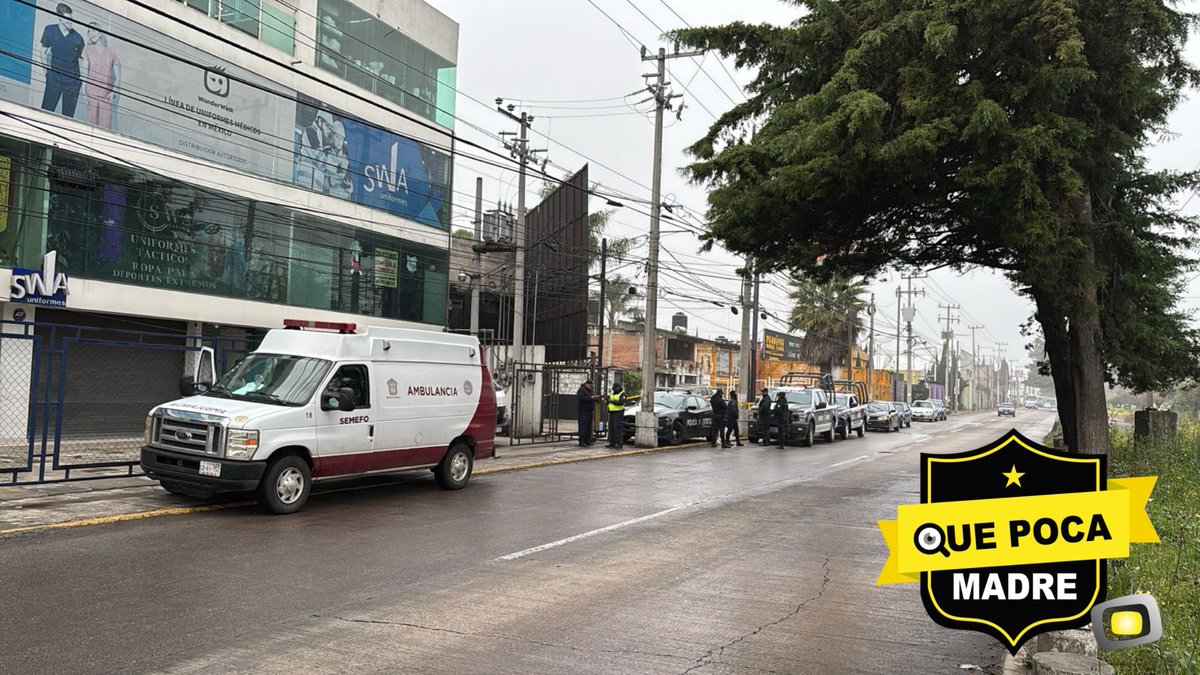QuePocaMadreMex's tweet image. ❌AS€SlNAN A UN HOMBRE EN TEIBOL DE PASEO TOLLOCAN #TOLUCA @Edomex . 

❌UN HOMBRE DE APROXIMADAMENTE 50 AÑOS DE EDAD FUE ENCONTRADO CON DISPAROS DE ARMA DE FUEGO EN LA ENTRADA DE ESTE #TableDance 

❌ELEMENTOS DE LA @FiscaliaEdomex y SEMEFO YA ESTÁN EN EL LUGAR.
