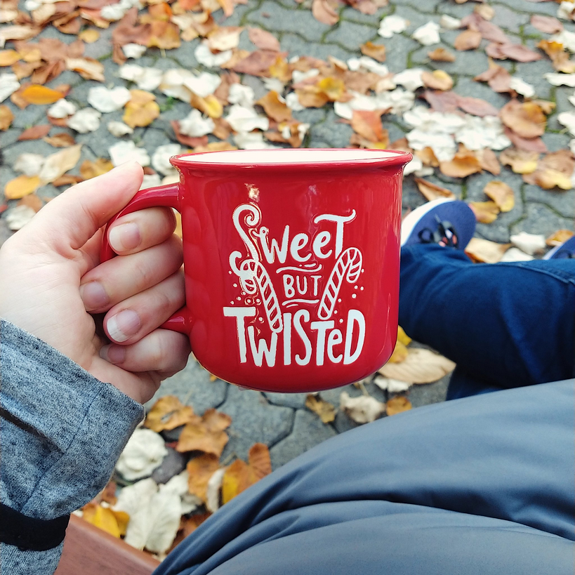 SakuTheFox's tweet photo. Jediný vánoční hrnek, který jsem kdy fakt nutně potřebovala 😂😏🤫 #sweetbuttwisted https://t.co/7okjTzcyva
