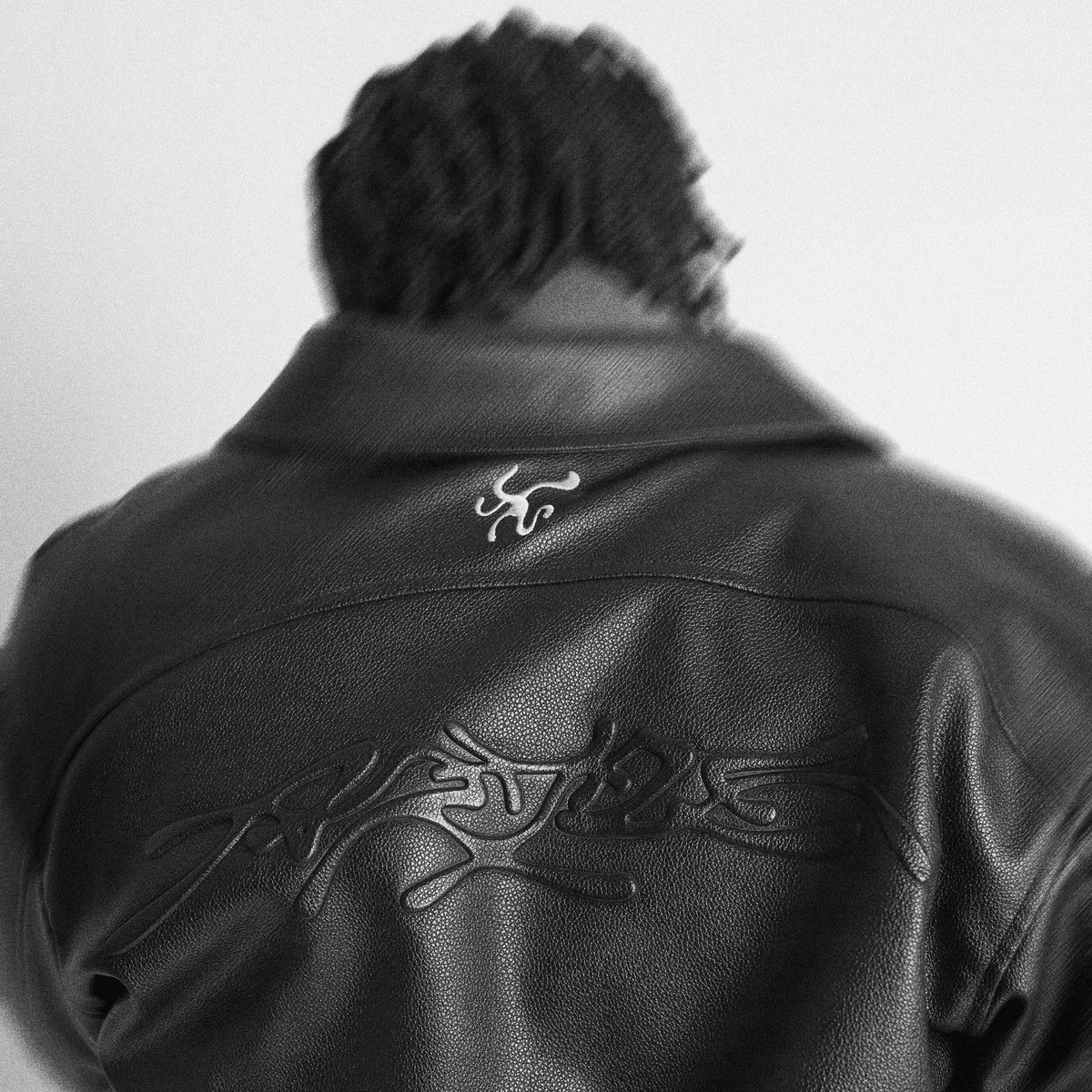 aryes_____'s tweet photo. Notre nouvelle veste "Incarnée" sort ce vendredi 8 novembre.

Inscris toi pour ne pas louper l'ouverture des précommandes: https://t.co/VWutSFkeLg https://t.co/J2kdmVa8P1