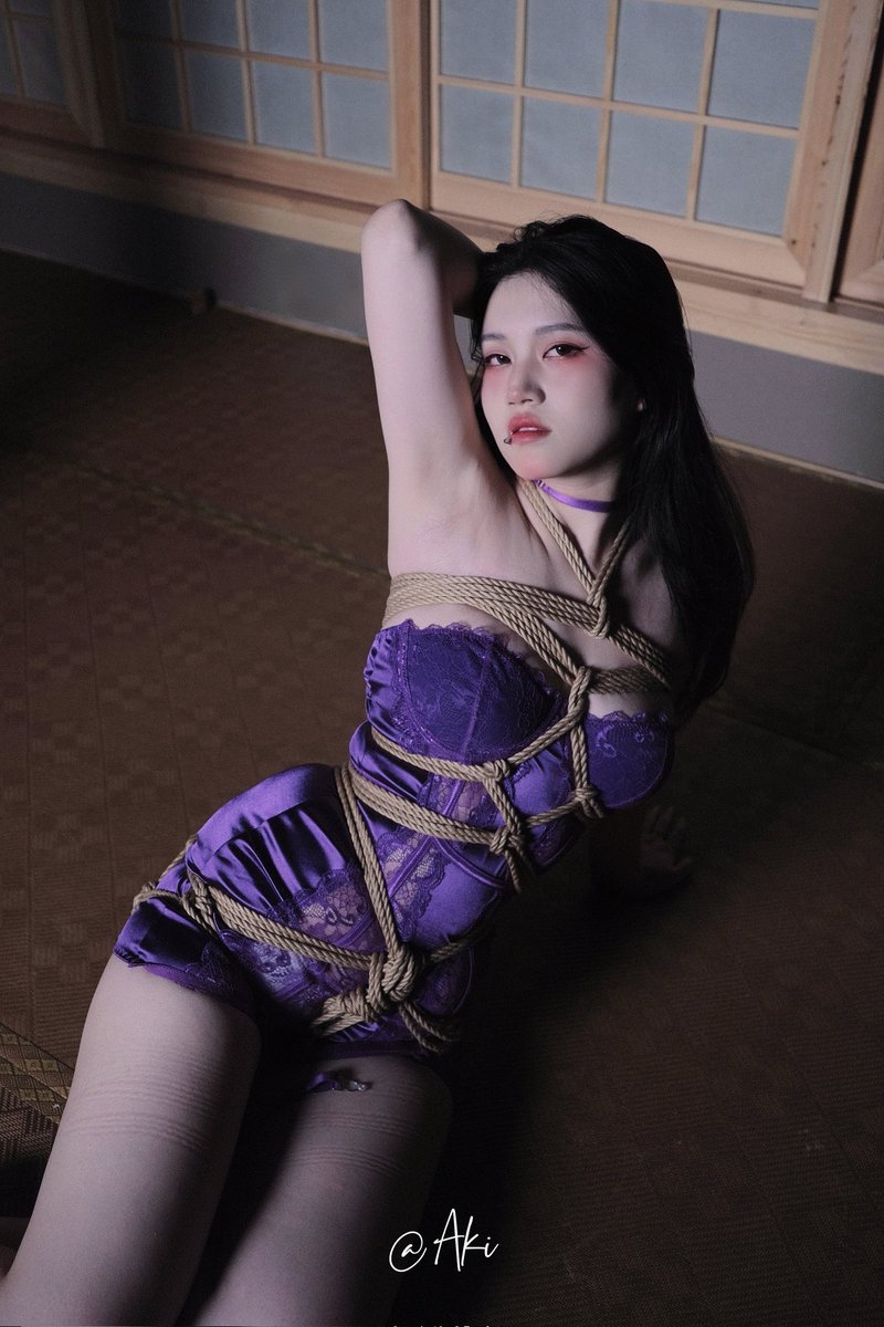 发一张美丽边总！！！！
​
​​Model： <a href="/KeAibianbian/">边边没脑壳</a>
​Photo： <a href="/llansshan_/">葡萄*</a>
​Rope： <a href="/Qibai520/">Aki_阿起</a>