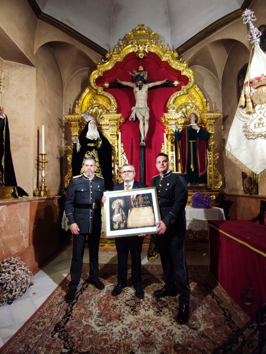CCyTTEsencia's tweet photo. 🎼 Madre de los Remedios | @7_Palabras 

Una vez finalizada la procesión de Ntra. Señora del Rosario se hizo entrega a @EduardoSnchz7 de la partitura original de "Madre de los Remedios", marcha compuesta por @JoseBazaloMusic y estrenada el día de ayer. https://t.co/saIcCoKZvI