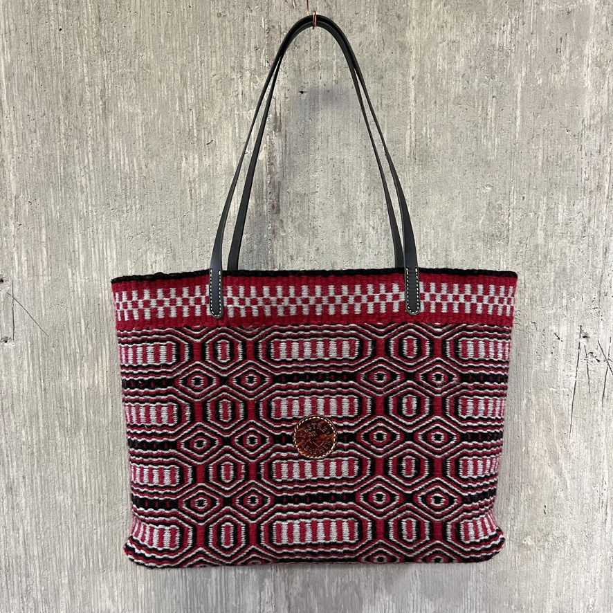 505Nomad's tweet image. Nomad Mercado | Kestrel Leather | Handmade #wallets, #belts, #purses and unique Navajo woven totes - ow.ly/2Wtm50QbAcb

#handmade #fiberarts #leather #smallbusiness #Gallup #NewMexico #craftsmanship