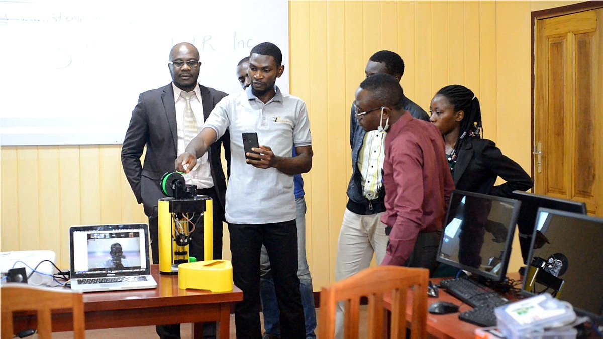 Univ_Dschang's tweet photo. Deux ans après avoir offert à l'Université de Dschang un laboratoire STEM, l'ONG américaine STEMPower se dit satisfait de l'utilisation qui en est faite. Ledit labo sert au Master en Ingénierie des services et objets connectés. https://t.co/bi3IMfezyg