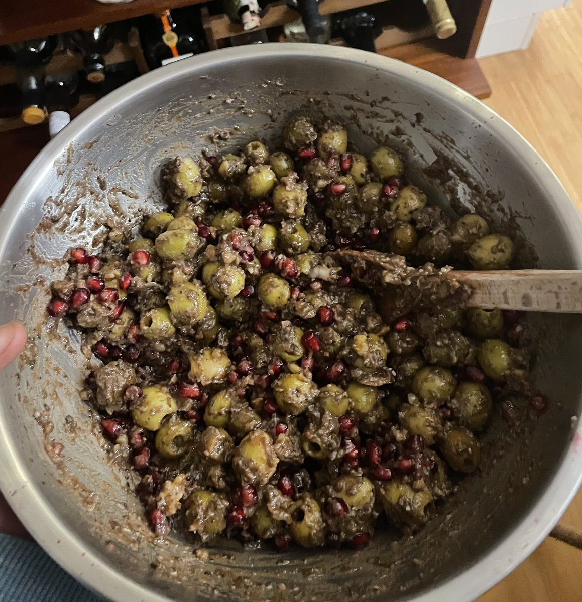 آنچه خوبان همه دارند تو یکجا داری
بی‌سبب نیست که در کنج دلم جا داری :)