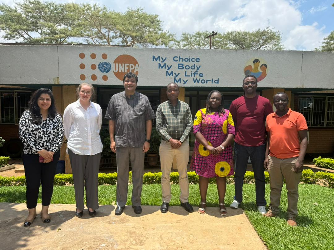 Kirondekavuma's tweet photo. It was a great pleasure meeting with @WorldBankAfrica team at @UNFPAMalawi  as we embark on joint development of a timely Landscape Analysis for SRHR in Malawi. @RodriguesNeli1 @EzizHellen @UNFPA_ESARO https://t.co/MKL0sDXxFb