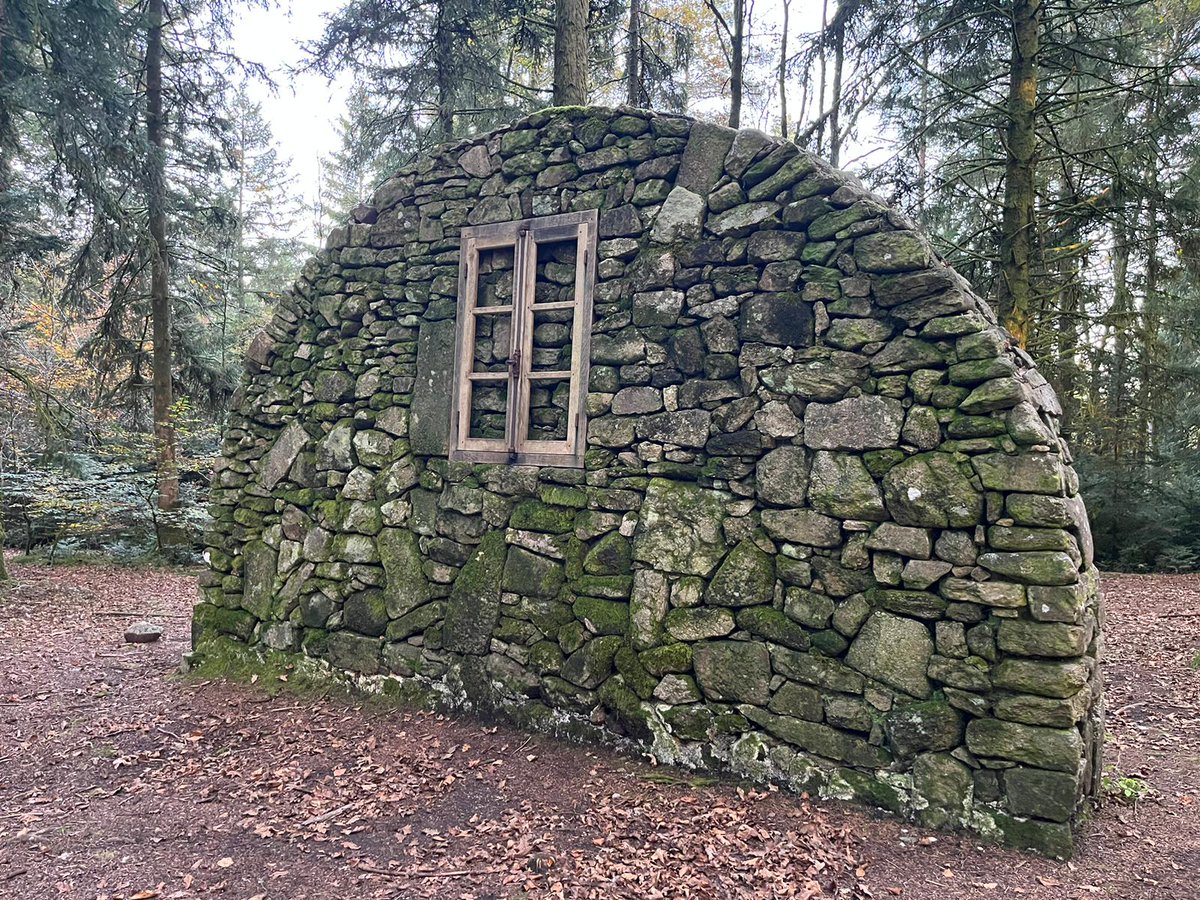 Clin d'œil à l'académie de Limoges,  avec la découverte du CIAP (Centre International d'Art et du Paysage). Un magnifique endroit au milieu de paysages somptueux.  Ici, La Nature à l'œuvre prend tout son sens...
ciapvassiviere.org/home