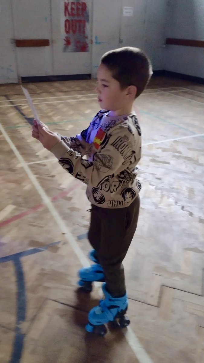 _NicTay's tweet image. Roller reading 📖 🛼 #extremereading @ololprimary_HT @2FMissFlynnOLOL