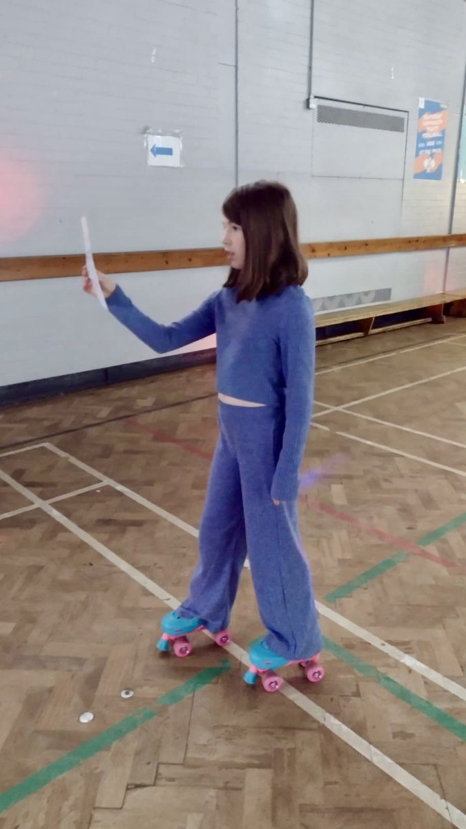 _NicTay's tweet image. Roller reading 📖 🛼 #extremereading @ololprimary_HT @6W_MrsWard